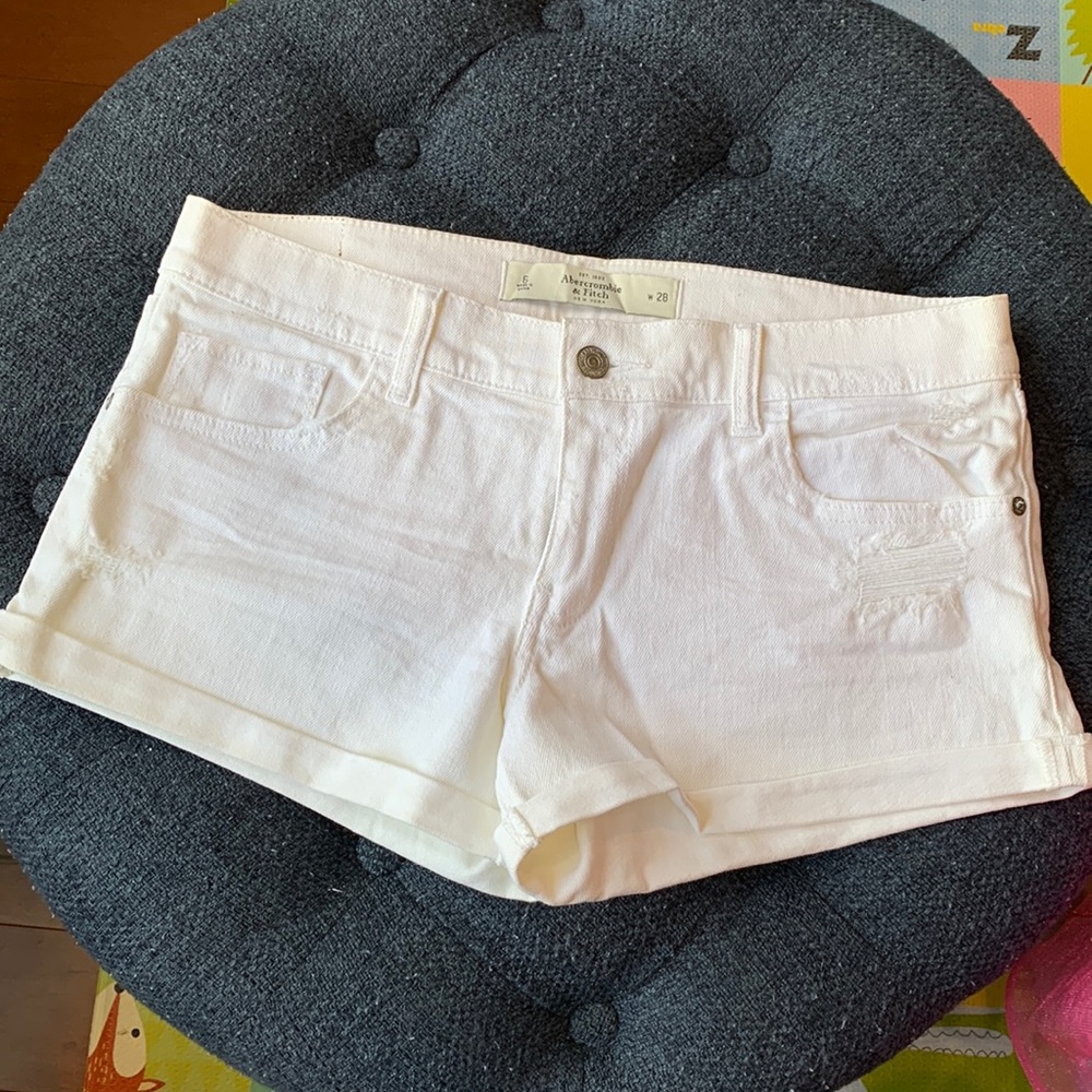 Abercrombie & Fitch, size 6(w 28), ivory jeans short